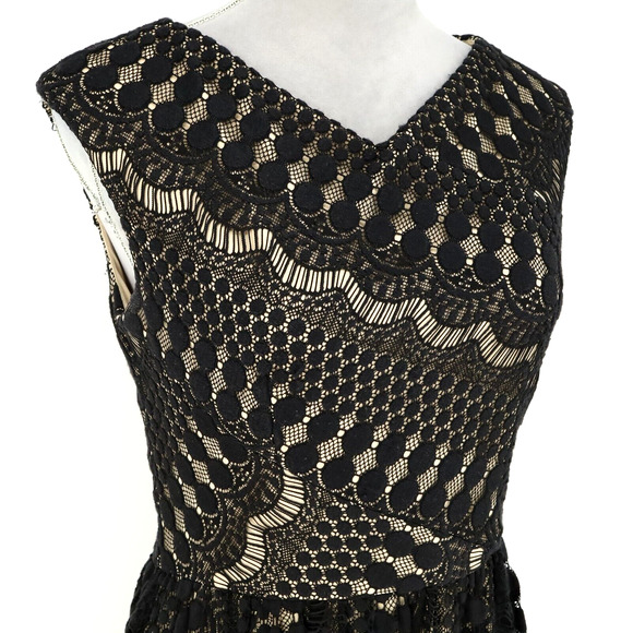 Betsey Johnson Dress Womens 4 Black Lace Beige Lined Side Zip Fit n Flare Party - Picture 5 of 12